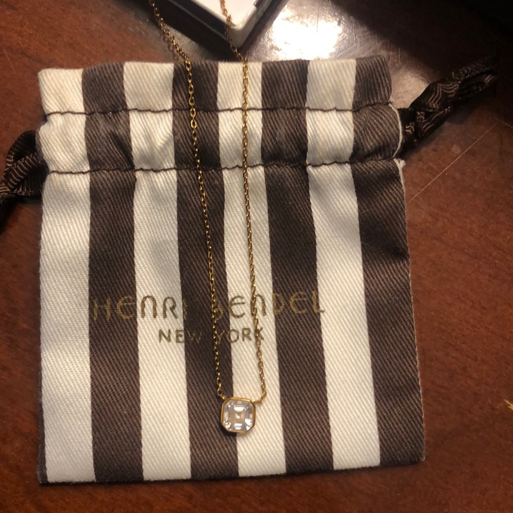 Henri Bendel Gold Chain Pendant Necklace, adjustable, comes with bag and box